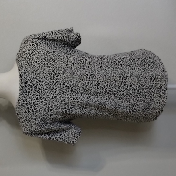 Vera Bradley women's size medium animal print black and white pocket tee - Picture 5 of 10